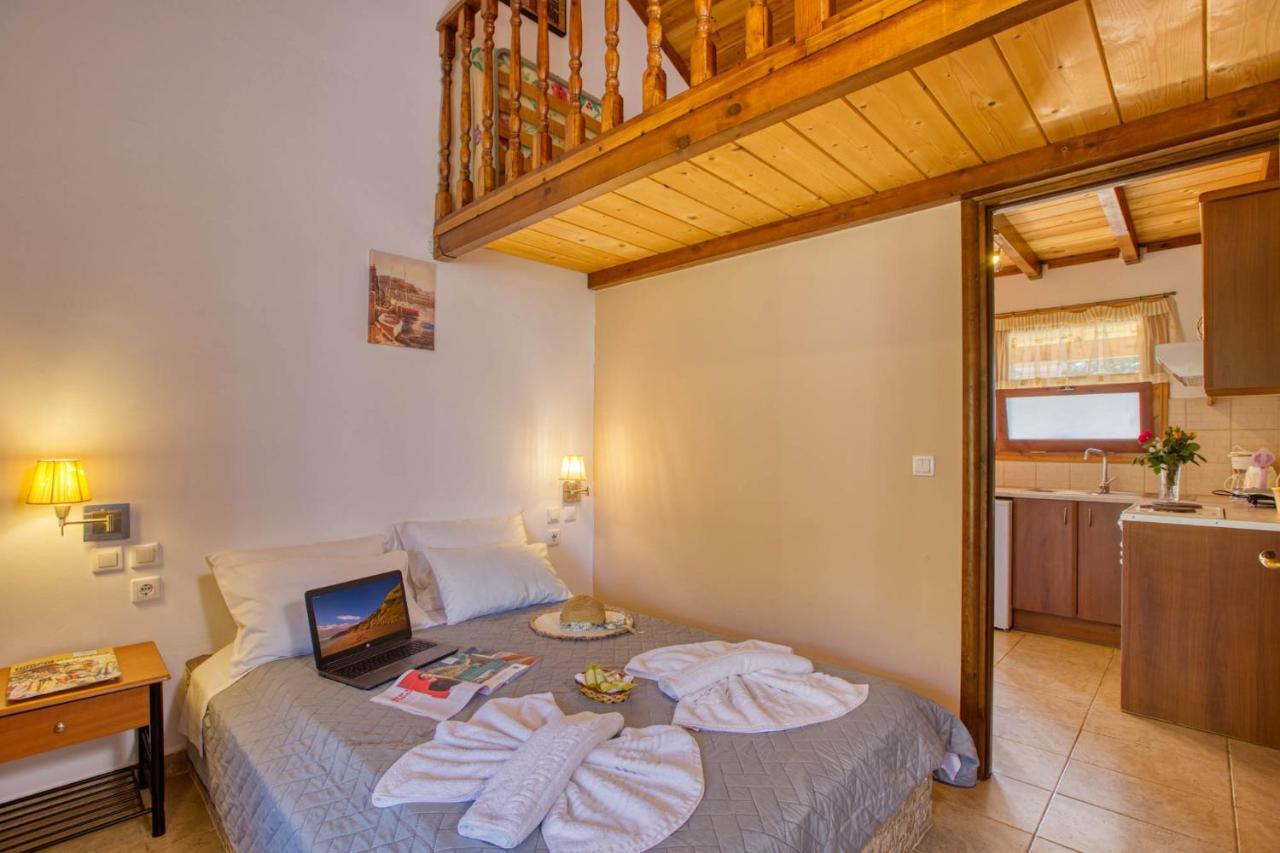 Appartamento Christinas Lofts Ágios Matthaíos Esterno foto